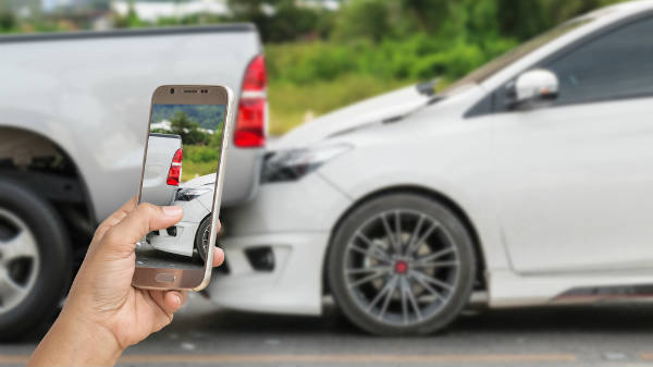 taking car accident pictures